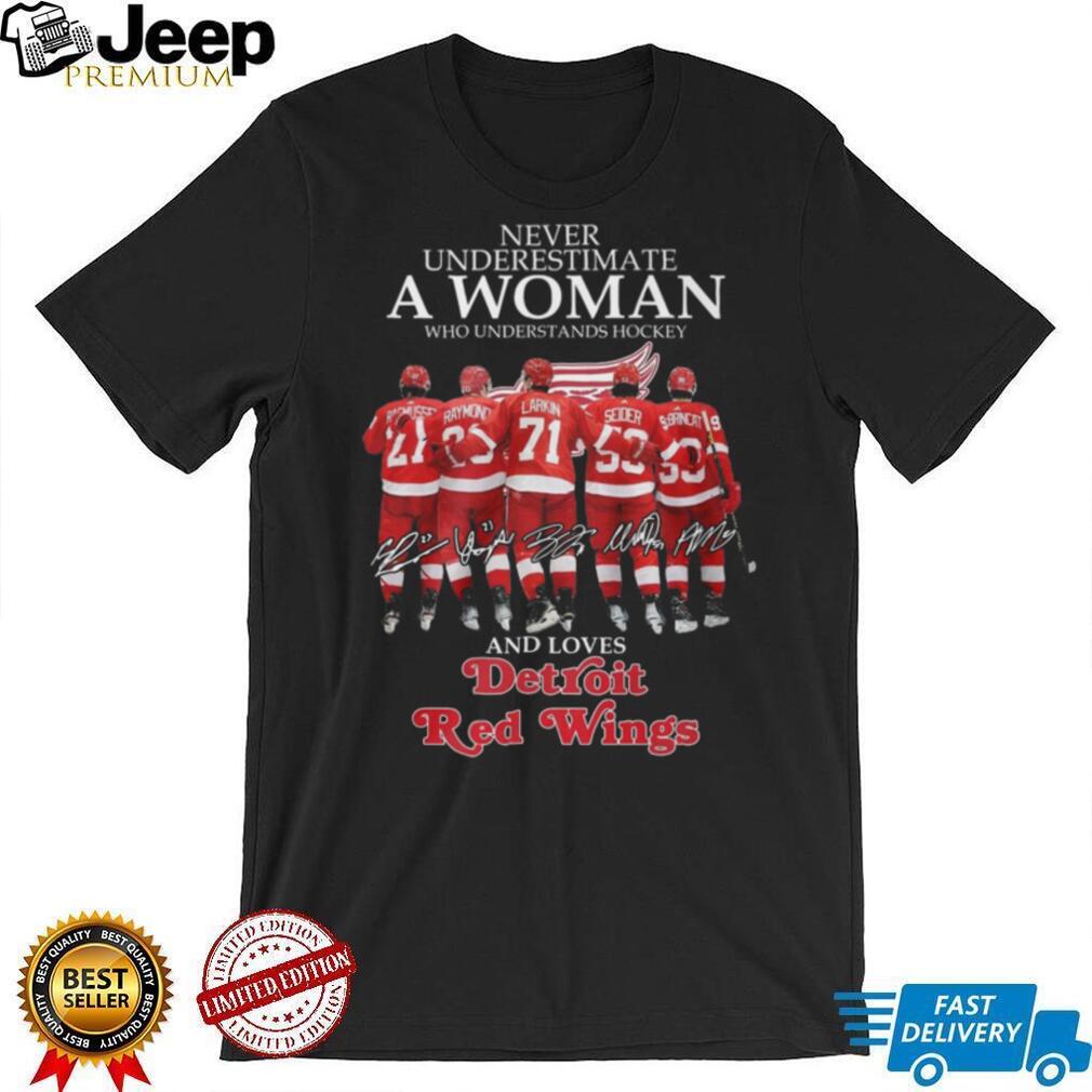 Never Underestimate A Woman Who Understands Hockey Detroit Red Wings T Shirt