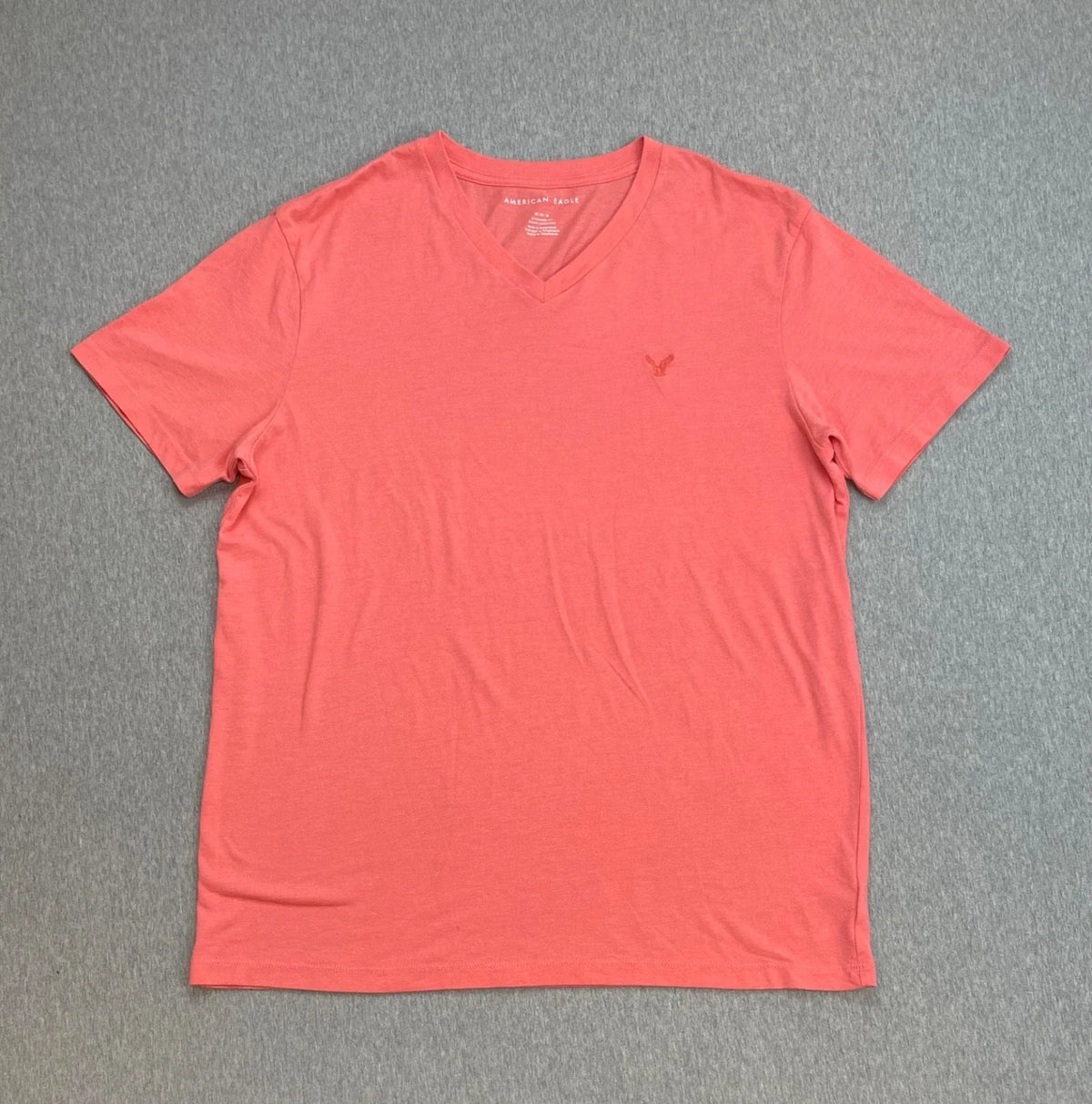 American Eagle T-Shirt Mens Medium Pink Cotton Blend V-Neck Short Sleeve Logo