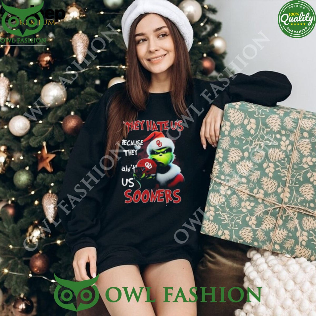 They Hate Us Because Ain’t Us Oklahoma Sooners Santa Grinch Christmas T-Shirt